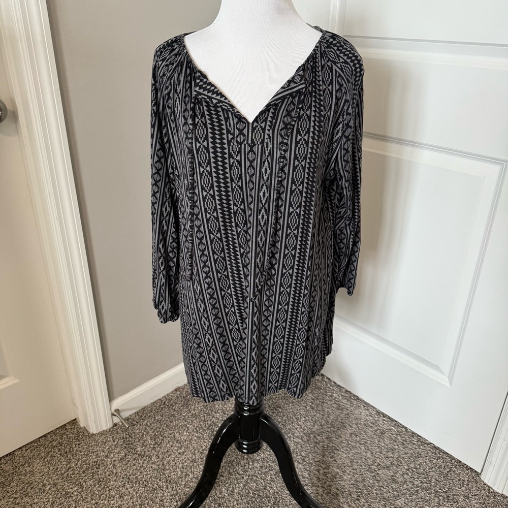 LuLaRoe Black and Gray Patterned Debra Top